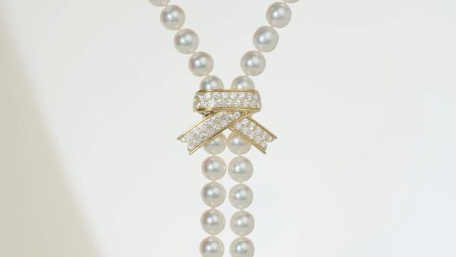 Refined, radiant, versatile.
The Aurelia Necklace features luminous AAA quality 9mm Akoya pearls, a 3.00ct VS diamond bow, and an elegant 34” lariat silhouette in 18 carat yellow gold.
Every detail is thoughtfully composed for modern luxury with classic soul.
Exclusively designed and crafted by Aminoff London, by a team of passionate pearl specialists and fine jewellery artisans.
Discover our Fine Jewellery Collections from the 16th to 20th of January at VicenzaOro – Hall 6, Booth 261.
#AminoffLondon #VicenzaOro #PearlJewellery #AkoyaPearlNecklace #DiamondBow #LuxuryDesign #FineJewelry #JewelleryLovers #PearlLovers #GoldJewellery #HighEndJewellery #HandcraftedLuxury #ElegantStyle