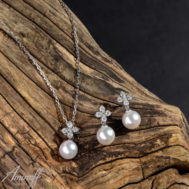 A modern expression of timeless elegance.
 
Crafted in 18ct white gold, these pieces feature AAA quality Akoya pearls suspended beneath refined 5-stone diamond motifs, creating a striking interplay of light, form, and movement.
 
Part of our 1/1 Collection, each piece is completely one of a kind — a testament to the beauty of individuality and the value of owning something truly unique.
 
Available exclusively through direct enquiry with Aminoff London.
 
#AminoffLondon #AkoyaPearls #DiamondJewellery #FineJewellery #LuxuryJewellery #WhiteGold #OneOfAKind #UniqueJewellery #HighJewellery #ElegantStyle #TimelessJewellery #BespokeJewellery