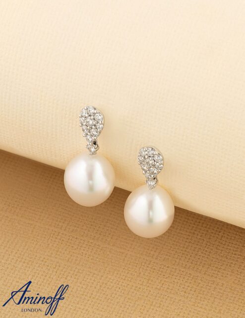 Elegant and timeless, these South Sea pearls are formed within the silver-lipped Pinctada maxima oyster, renowned for producing some of the world’s most refined white pearls.
 
Their perfectly oval shape and luminous surface reflect years of meticulous cultivation in unspoiled ocean environments.
 
Set beneath diamond-adorned 18ct white gold tops, the cool tones of the metal and stones highlight the purity and soft glow of these exceptional pearls, embodying understated luxury and heritage craftsmanship.
 
#SouthSeaPearls #WhitePearls #LuxuryEarrings #FineJewellery #DiamondEarrings #WhiteGold #PearlJewellery #ClassicStyle #JewelleryDesign #ElegantJewellery #TimelessElegance #LuxuryStyle #PearlLovers #HighEndJewellery #RefinedLuxury