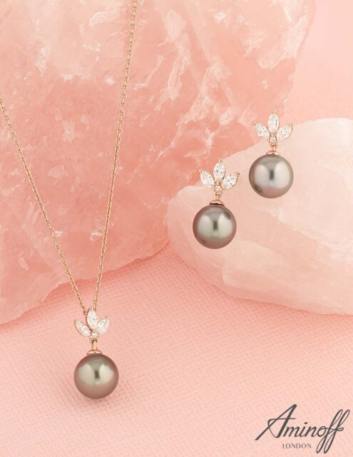 Discover the elegance of our award-winning Navette Collection, crafted in 18ct rose gold and set with exquisite marquise cut diamonds.
 
These refined earrings and matching pendant are beautifully contrasted with the natural depth of black Tahitian pearls. A harmonious blend of delicate brilliance and bold sophistication, designed to make a lasting impression.

All of our bespoke creations are available to view through our stockists, and privately by contacting our Hatton Garden London office.

#FineJewellery #LuxuryJewellery #PearlJewellery #TahitianPearls #AkoyaPearls #DiamondJewellery #RoseGold #JewelleryDesign #BespokeJewellery #HattonGarden #LondonJeweller #HighJewellery #JewelleryLovers #ElegantStyle #LuxuryLifestyle