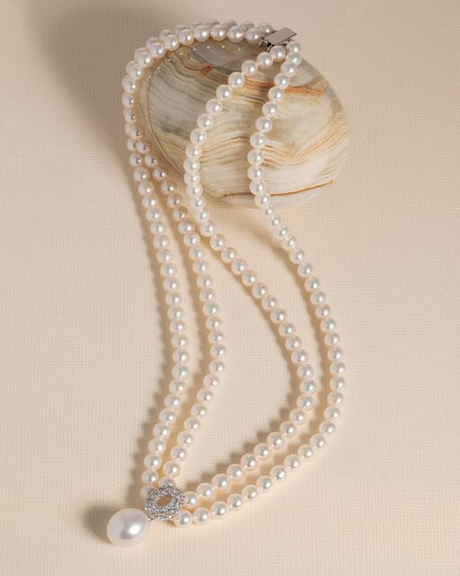 An elegant interpretation of modern pearl jewellery. This 18ct white gold two-row necklace combines AAA Akoya pearls with a statement South Sea pearl drop, finished with a diamond-set motif totalling 0.70cts. The layered silhouette creates a contemporary yet timeless profile, balancing the delicate lustre of Akoya pearls with the bold presence of a larger South Sea pearl.
Designed exclusively by Aminoff London, this piece reflects more than five decades of specialisation in fine pearl jewellery and the sourcing of exceptional seawater pearls from around the world. These designs are available exclusively through Aminoff London and selected stockists.
Private viewings can be arranged 5 days a week between 08:00 – 18:00 at our London office and showroom. Clients are invited to contact us by email or telephone to arrange a personal appointment to explore our collections, compare pearl qualities, and discuss bespoke requirements.
#AminoffLondon #PearlJewellery #SouthSeaPearls #AkoyaPearls #LuxuryJewellery #FineJewellery #DiamondJewellery #PearlNecklace #HattonGarden #BritishJewellery #LuxuryDesign #PearlSpecialist #ExclusiveJewellery #HighJewellery #SeawaterPearls