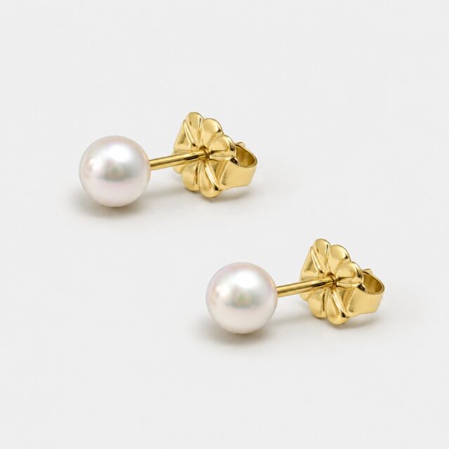WIN a pair of Aminoff London 18ct yellow gold AAA quality 5-5.5mm Japanese Akoya pearl studs.

Our AAA pearls guarantee perfectly round shape, 95% clean surface, thicker average nacre, and slight pink undertones in colour. 

To celebrate more than five decades of British pearl jewellery, we are giving one follower the opportunity to win this timeless pair, designed to be worn effortlessly from day to evening.

To enter:

1. Follow @aminofflondon
2. Like this post
3. Comment below and tag one person who appreciates beautiful jewellery

Each separate comment counts as an additional entry, provided a different genuine account is tagged.

The prize draw closes at 23:00 on Monday 13th July. One winner will be selected at random and contacted only by the official @aminofflondon account.

This promotion is not sponsored, endorsed, administered by or associated with Instagram.

Discover luxury in every pearl.

#AminoffLondon #FineJewellery #PearlJewellery #AkoyaPearls #LuxuryJewellery