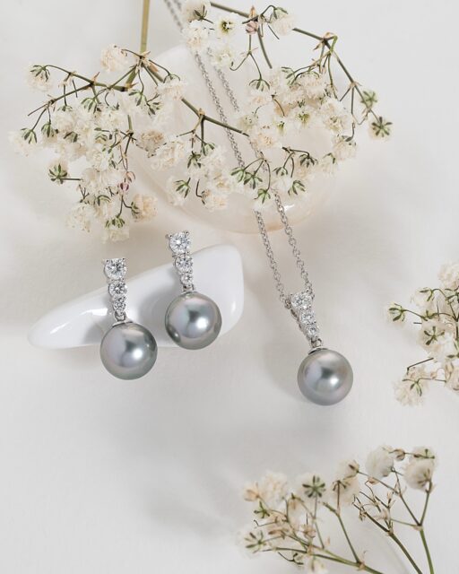 Deep grey 8mm Tahitian pearls are suspended beneath a perfectly graduated arrangement of natural diamonds, set in 18ct white gold. The cool brilliance of the diamonds draws out the pearls’ distinctive silver, grey and subtle green overtones.
 
For much of history, only natural pearls were available. Their rarity meant that exceptional examples could achieve extraordinary values and were largely reserved for rulers, aristocrats and the extremely wealthy. Roman accounts and legends surrounding figures such as Cleopatra illustrate the remarkable importance placed on pearls in the ancient world. Today, fine Tahitian pearls continue that tradition of rarity, with each pearl possessing its own naturally developed colour and character.
 
Designed by Aminoff London.
 
#AminoffLondon #FineJewels #TahitianPearls #NaturalDiamonds #FineJewellery