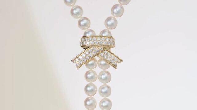 A signature piece from our necklace collection, combining exceptional pearls with sculptural fine jewellery craftsmanship.
 
Two rows of super-fine 8–9mm Japanese Akoya pearls are individually strung to 34 inches, graduating into an elegant open-ended silhouette. At the centre, a fully diamond-set bow in 18ct yellow gold forms the focal point, set with over 3.00cts of diamonds.
 
Distinctive design, precise pearl matching and expert craftsmanship sit at the heart of Aminoff London. Every element is considered to create jewellery with individuality, movement and enduring elegance.
 
#FineJewellery #PearlJewellery #AkoyaPearls #DiamondJewellery #LuxuryJewellery