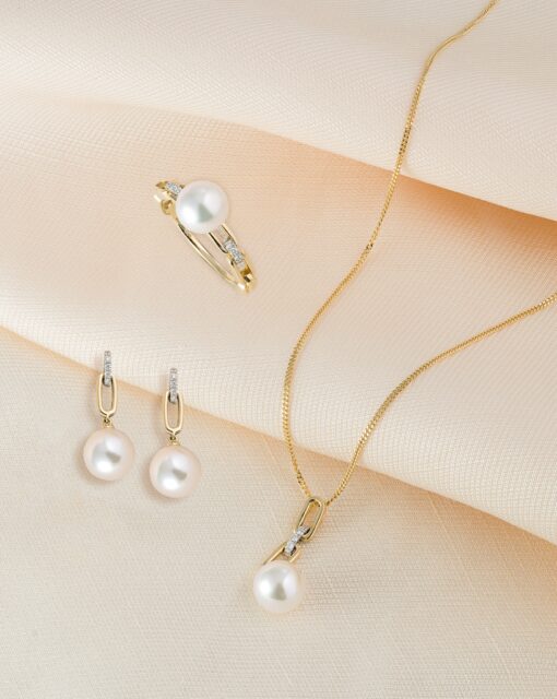Exceptional pearls. Contemporary design. Everyday sophistication.
 
Fine jewellery shouldn’t be reserved for special occasions. Our Everyday Collection celebrates the beauty of high-lustre Japanese Akoya pearls, paired with 18ct yellow gold and sparkling diamonds.
 
From delicate floral accents to sleek, contemporary settings, each piece is thoughtfully designed to bring character, elegance and a touch of luxury to everyday dressing.
 
#FineJewellery #AkoyaPearls #LuxuryJewellery #JewelleryDesign #EverydayElegance